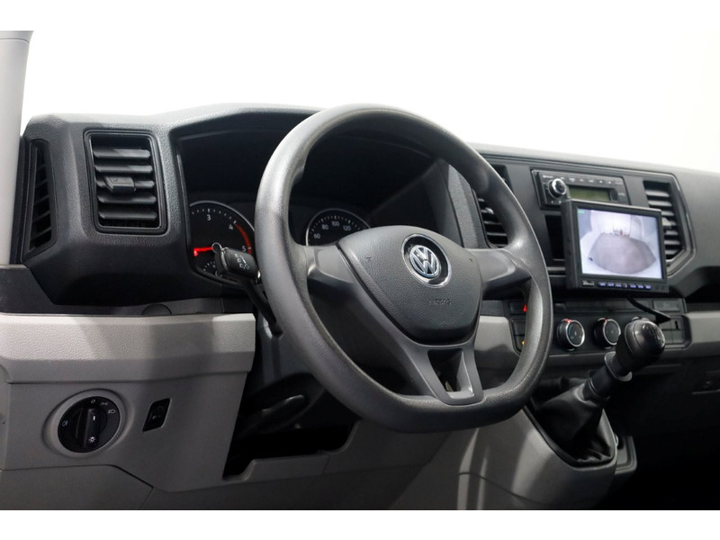 49600617-volkswagen-crafter-12