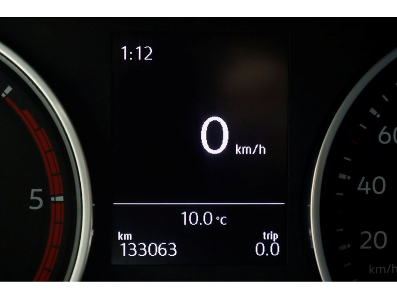 49600617-volkswagen-crafter-14