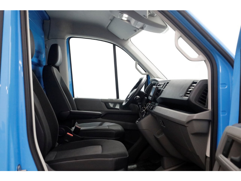 49600617-volkswagen-crafter-3