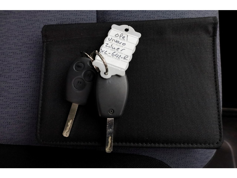 49649271-opel-vivaro-5