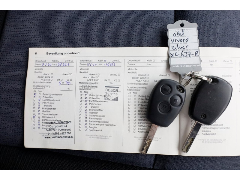 49649287-opel-vivaro-9