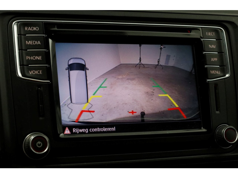 49726468-volkswagen-transporter-17