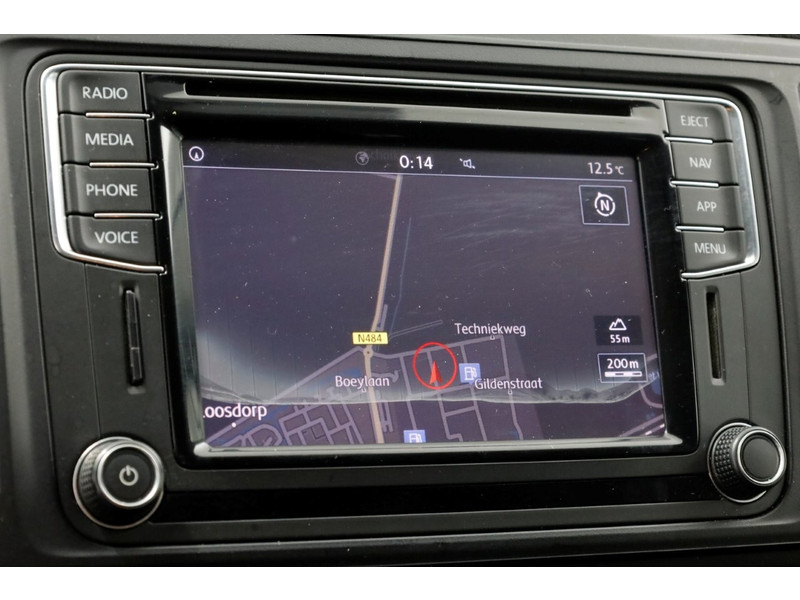 49726468-volkswagen-transporter-18