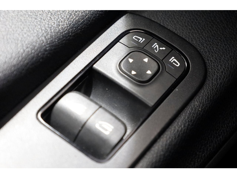 49758769-mercedes-benz-sprinter-17