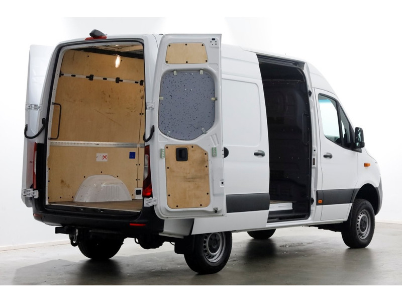 49759073-mercedes-benz-sprinter-11