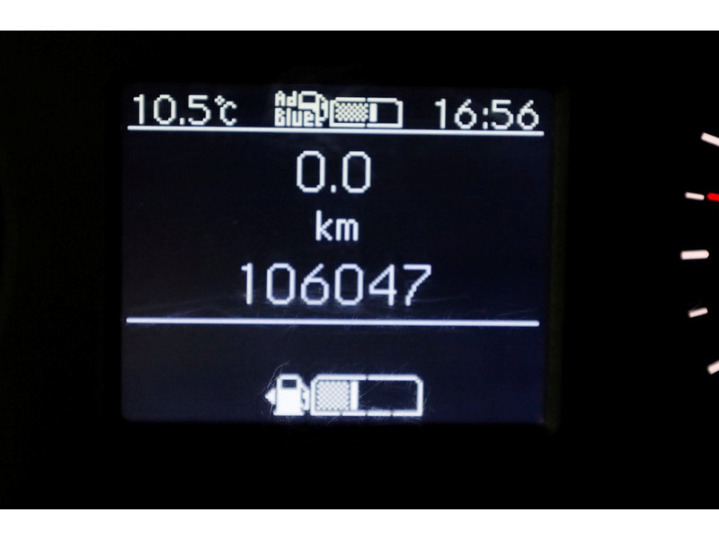 49793645-mercedes-benz-sprinter-17