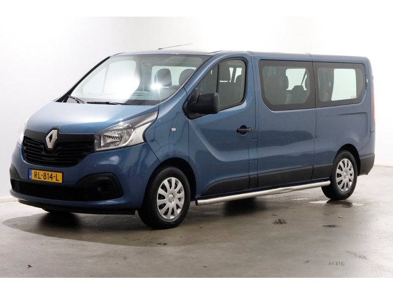 49793803-renault-trafic-11