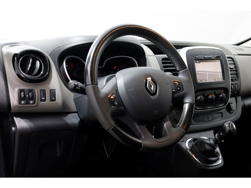 49793803-renault-trafic-15