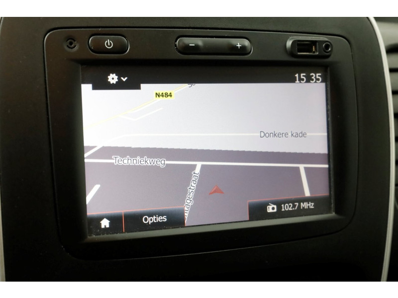 49793803-renault-trafic-16