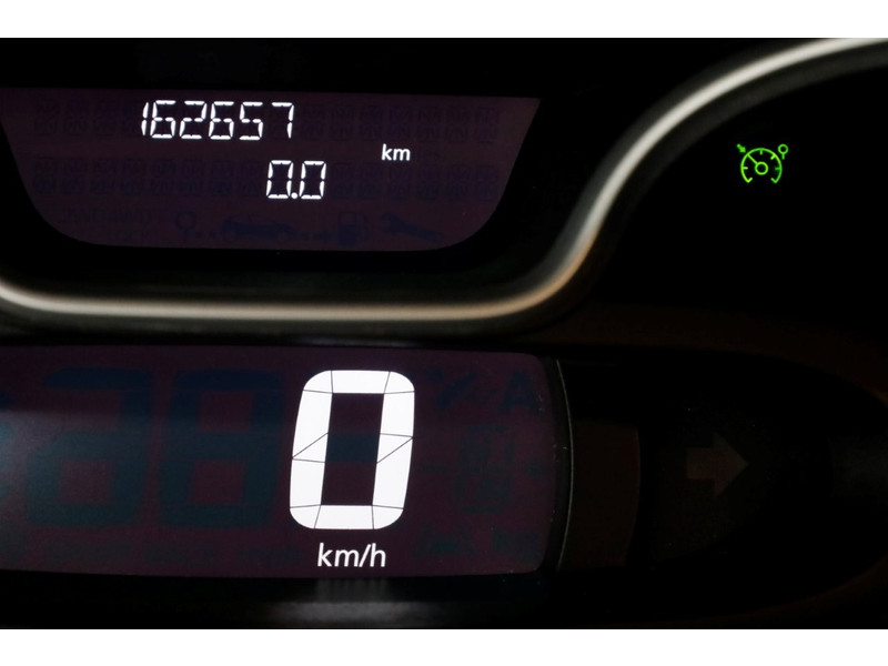 49793803-renault-trafic-17