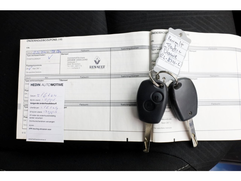 49793803-renault-trafic-9