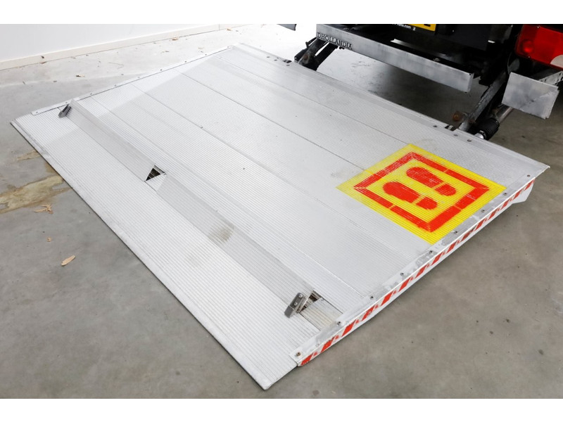 49884893-mercedes-benz-sprinter-7