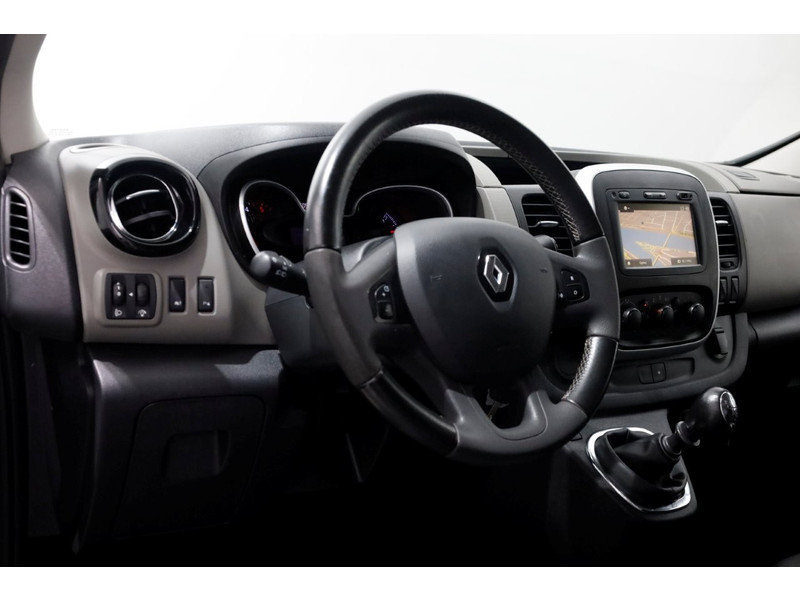 49927206-renault-trafic-15