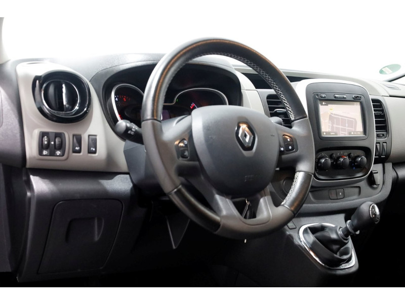 49927425-renault-trafic-15