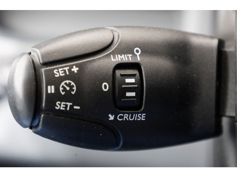 49949810-peugeot-e-expert-19