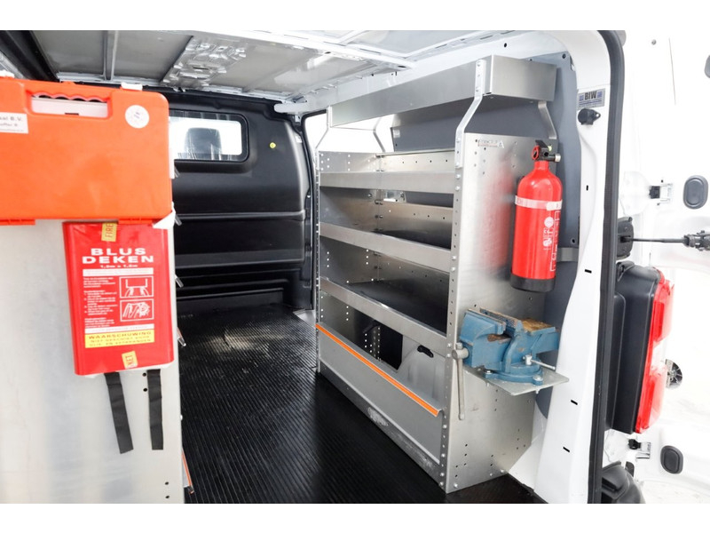 49949810-peugeot-e-expert-7