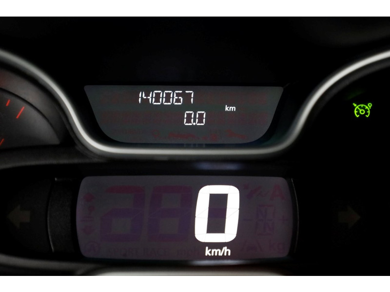 49964319-renault-trafic-17