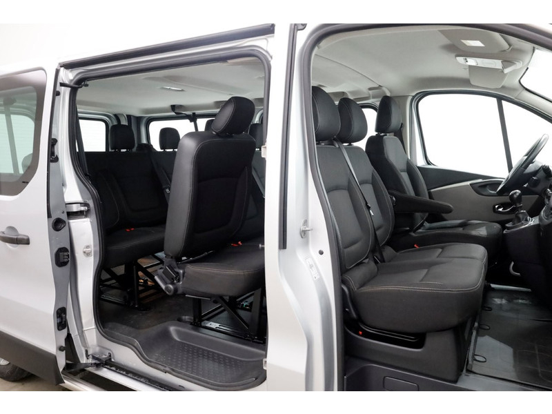 49993827-renault-trafic-3