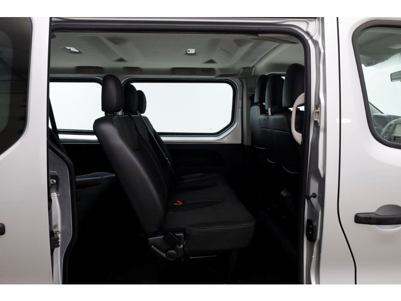 49993827-renault-trafic-7