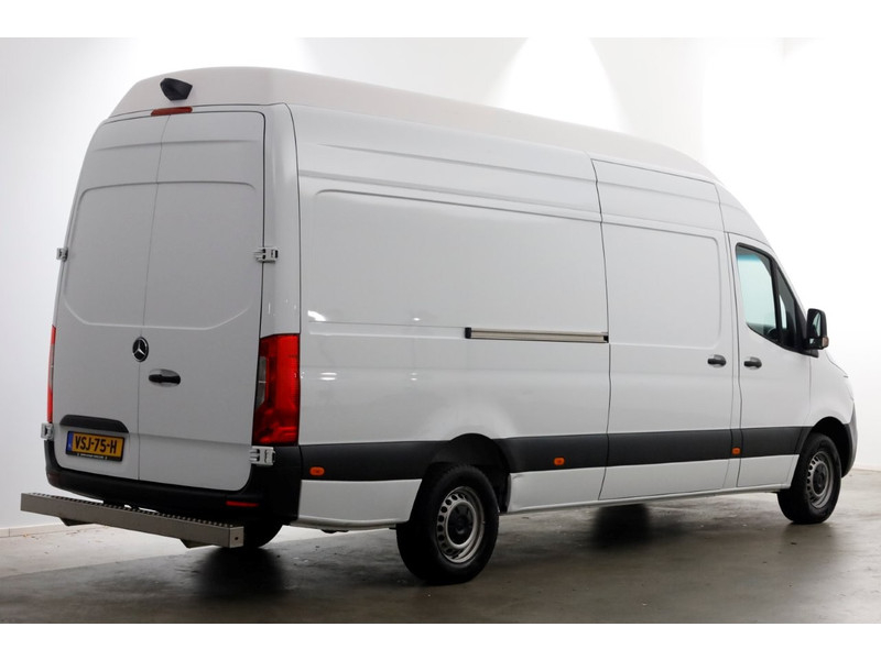 50081373-mercedes-benz-sprinter-2