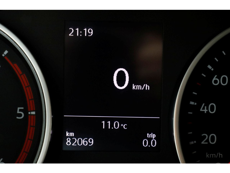 50110588-volkswagen-crafter-20