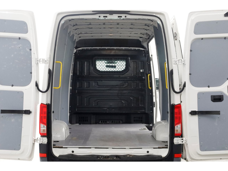 50110588-volkswagen-crafter-5