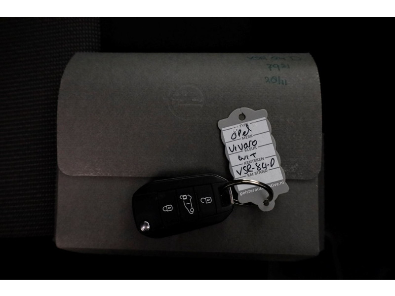 50140144-opel-vivaro-6