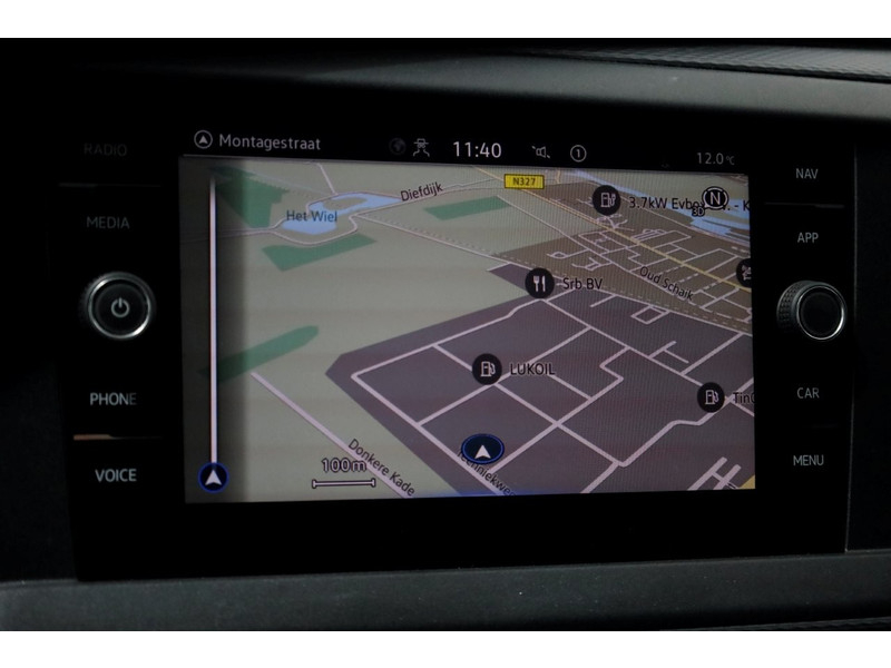 50167853-volkswagen-transporter-14