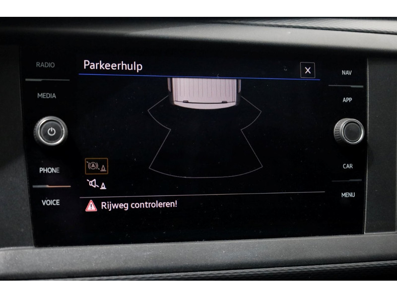 50167853-volkswagen-transporter-16