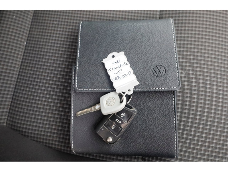 50167853-volkswagen-transporter-6