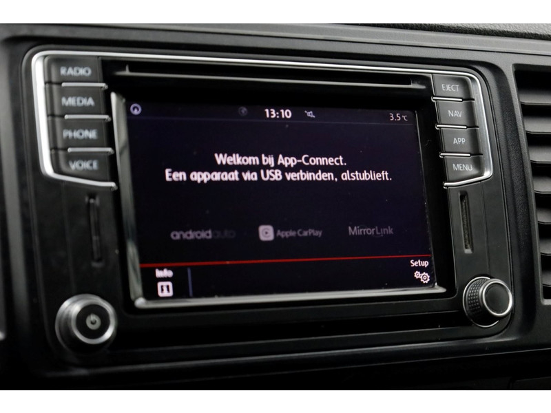 50257610-volkswagen-transporter-17