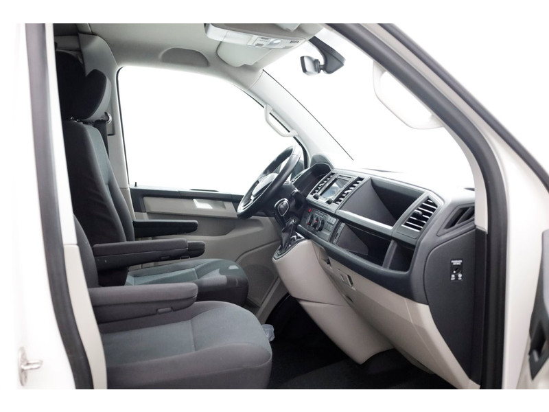 50257610-volkswagen-transporter-3