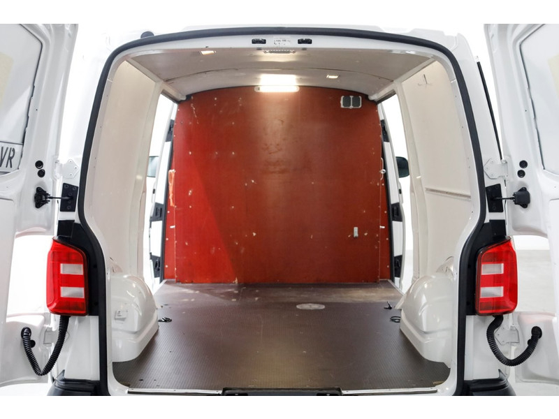 50257610-volkswagen-transporter-7