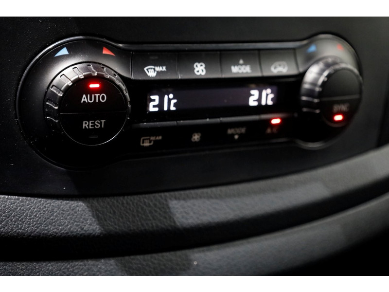 50257929-mercedes-benz-vito-18