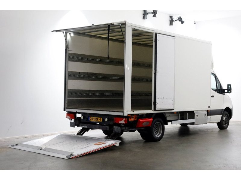 50295452-mercedes-benz--3