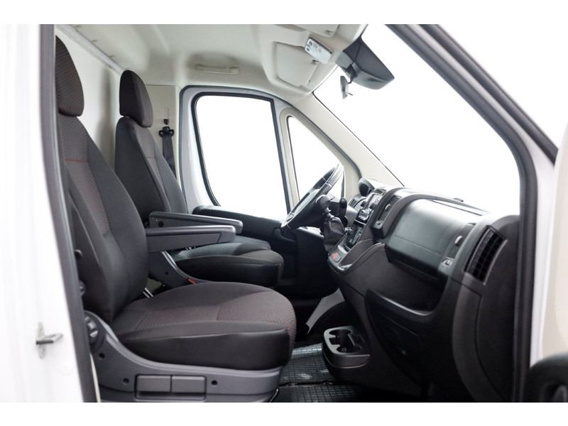 50317634-peugeot-boxer-5