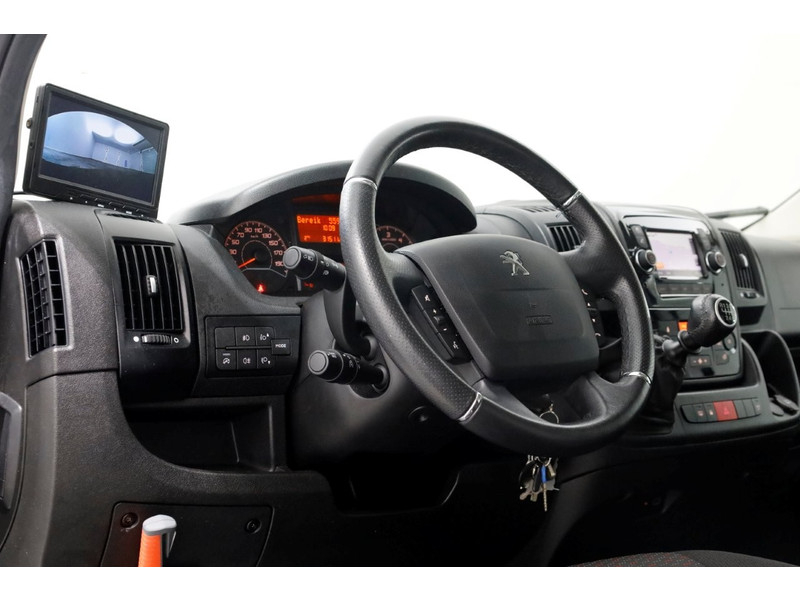 50326825-peugeot-boxer-13