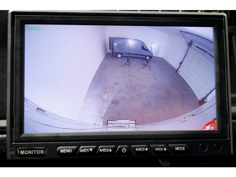 50573608-volkswagen-crafter-13