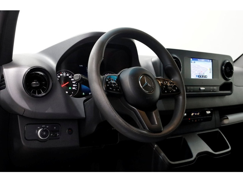 50711717-mercedes-benz-sprinter-13