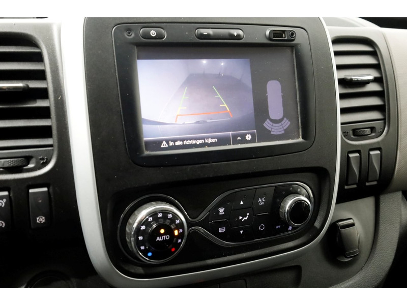 50756775-renault-trafic-13