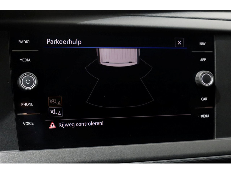 50757084-volkswagen-transporter-14