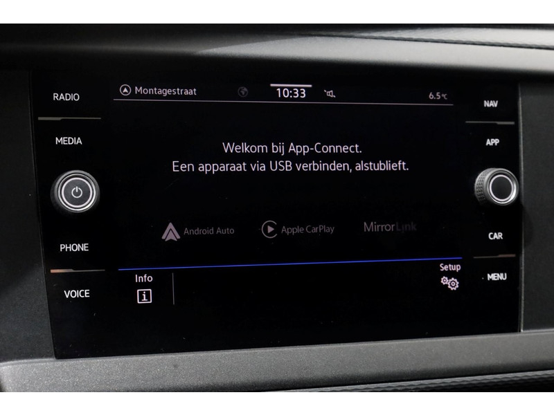 50757084-volkswagen-transporter-15