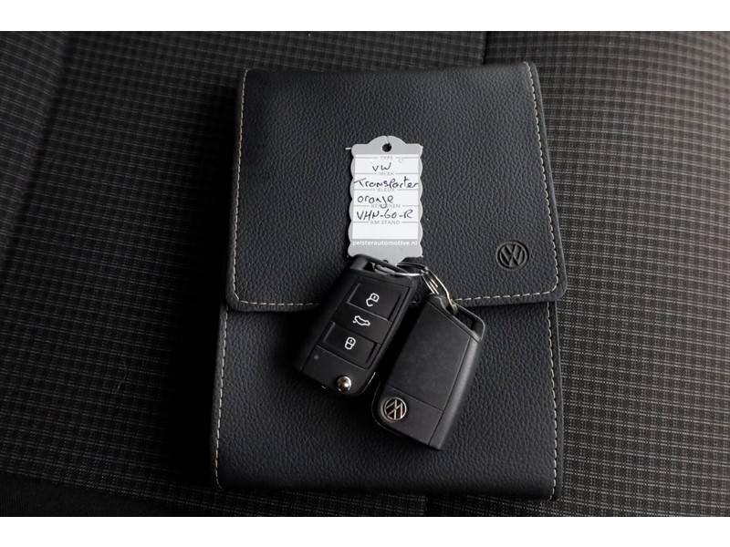 50795930-volkswagen-transporter-6