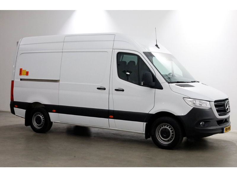 50845436-mercedes-benz-sprinter-11