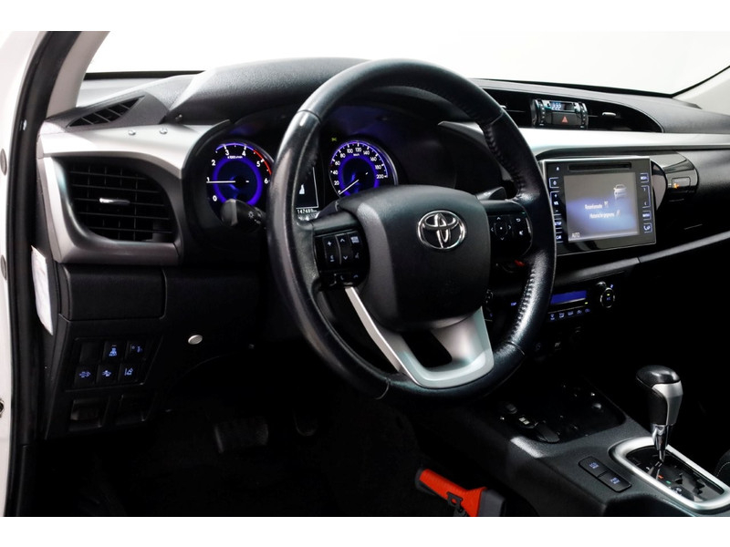 50861051-toyota-hilux-13