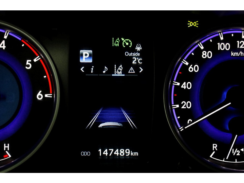 50861051-toyota-hilux-16