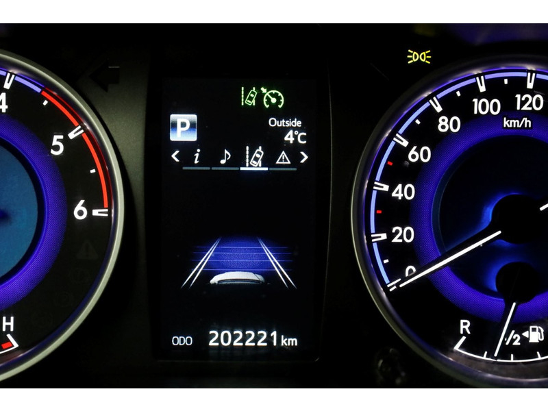 50861052-toyota-hilux-16