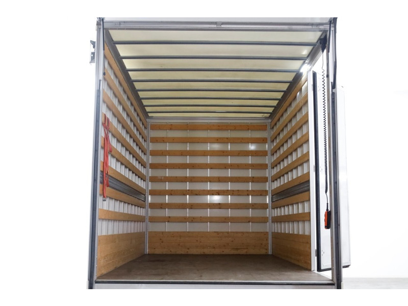 50902742-volkswagen-crafter-6