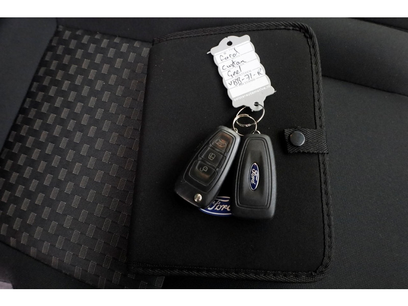 50953788-ford-transit-custom-6