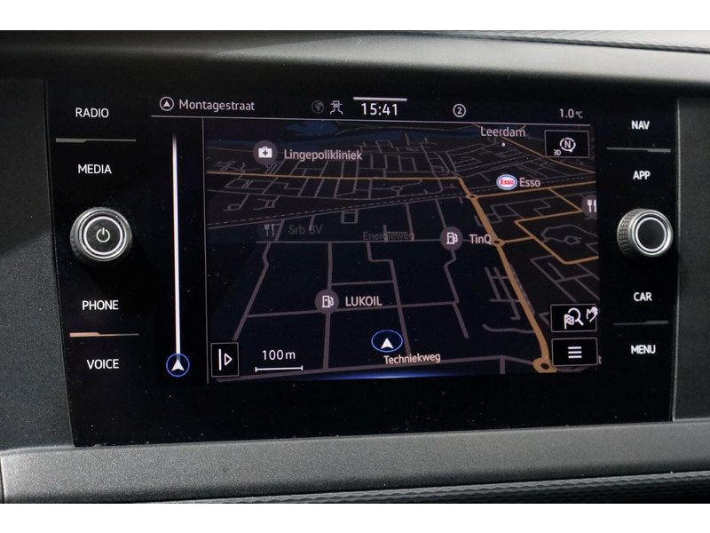 50966197-volkswagen-transporter-15